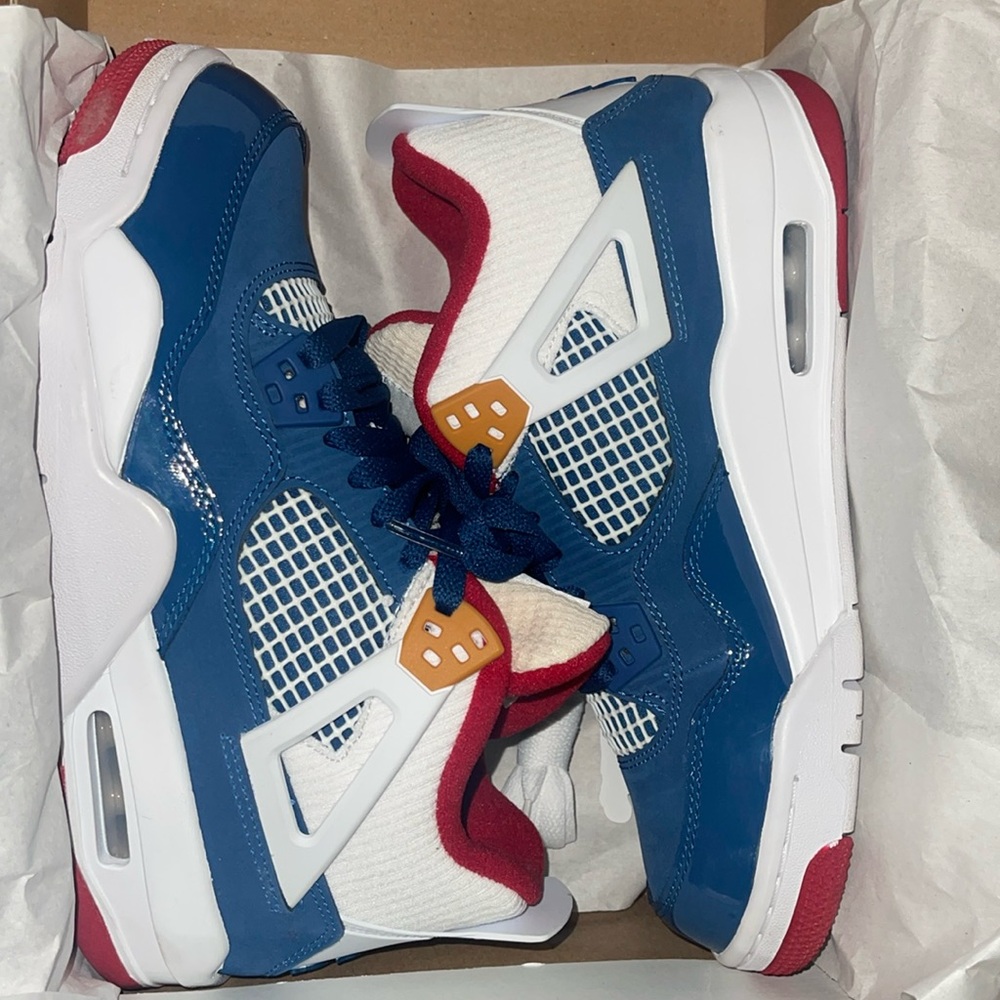 Air Jordan 4 Retros “messy rooms”